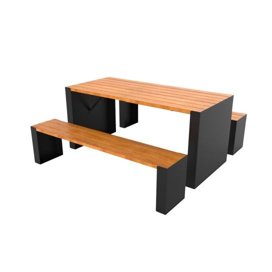 Mesa com 2 bancos em madeira